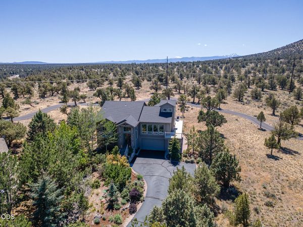 2269 Hawk Owl Court, Redmond, OR 97756