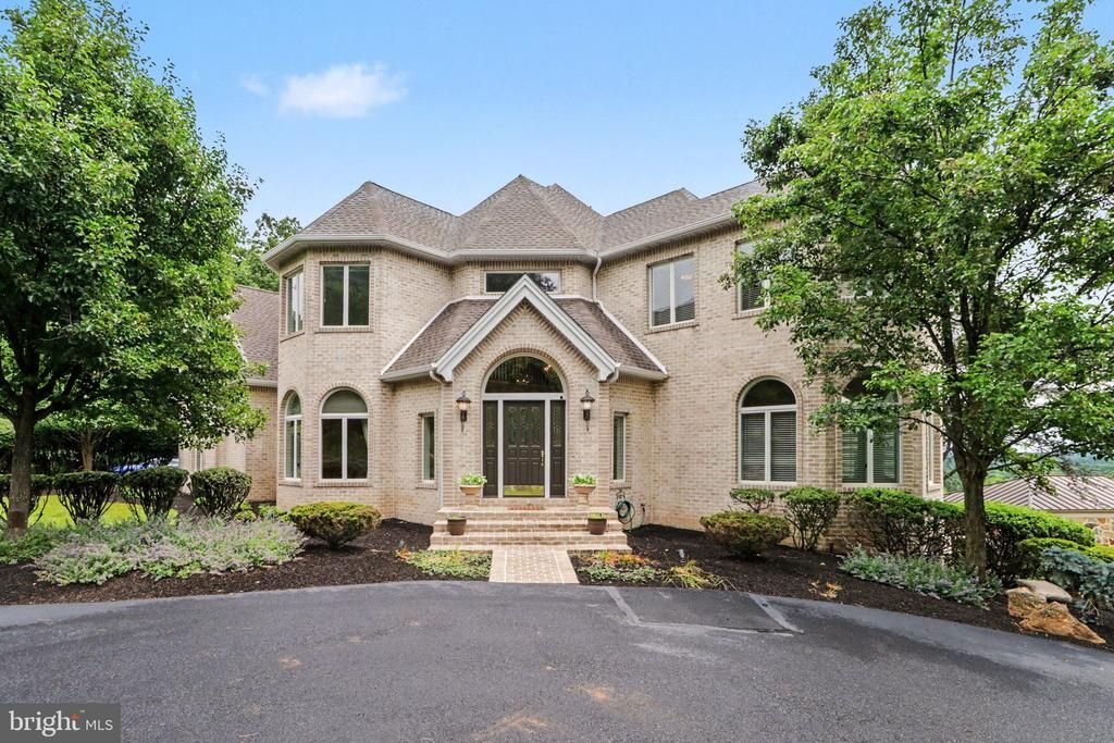 2394 FOREST HILLS DRIVE, HARRISBURG, PA 17112