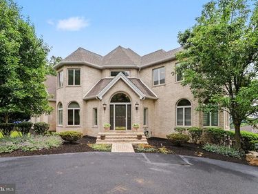 2394 FOREST HILLS DRIVE, HARRISBURG, PA 17112