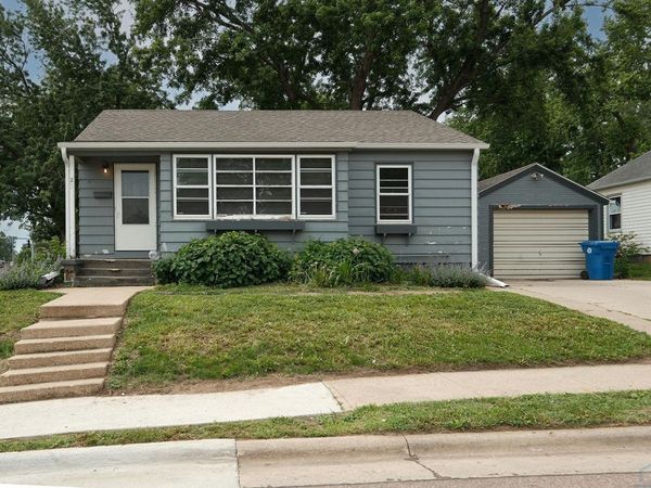 23 8th Street SW, Sioux Center, IA 51250