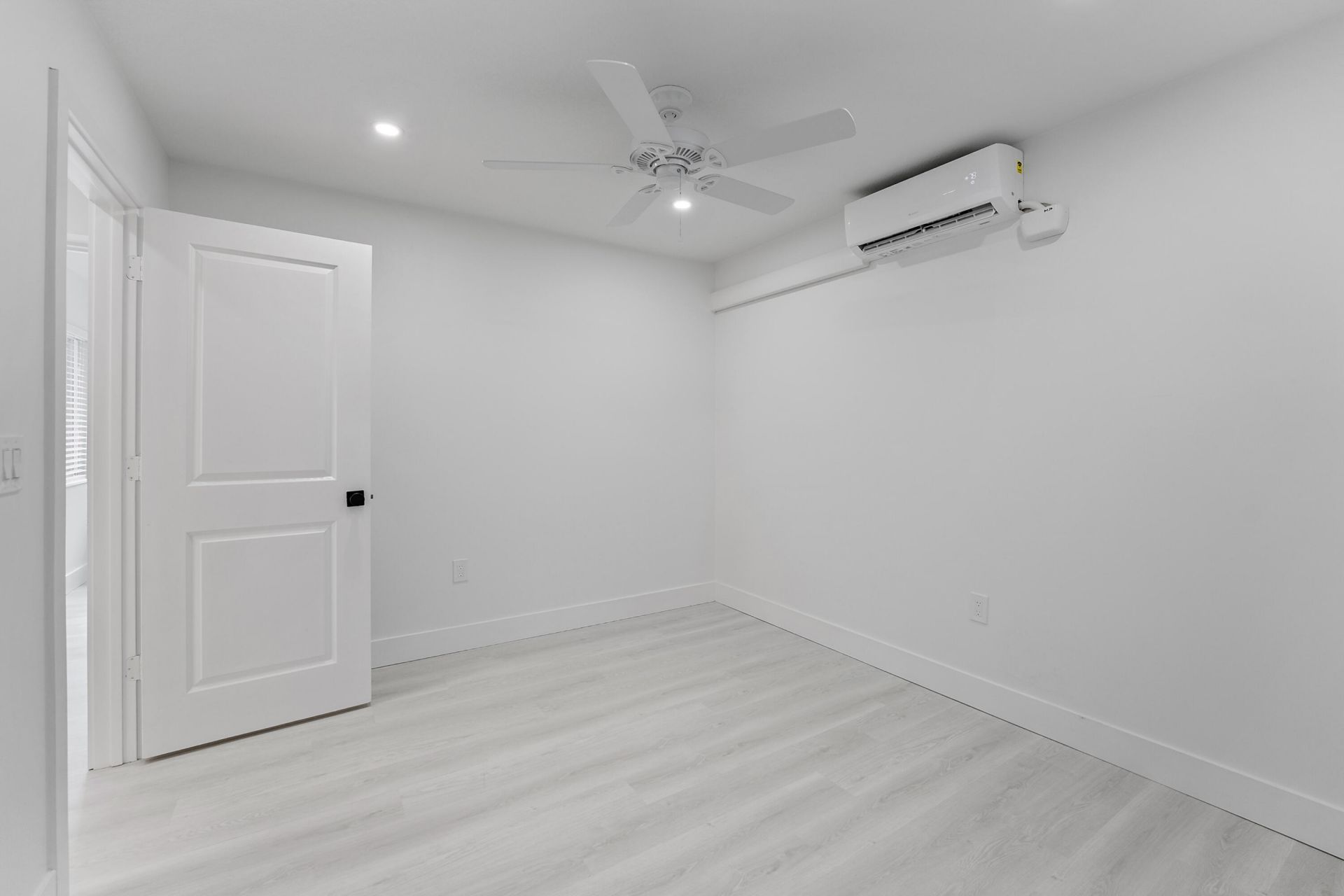 1279 Beach Road, Unit 3, West Palm Beach, FL 33404 Photo