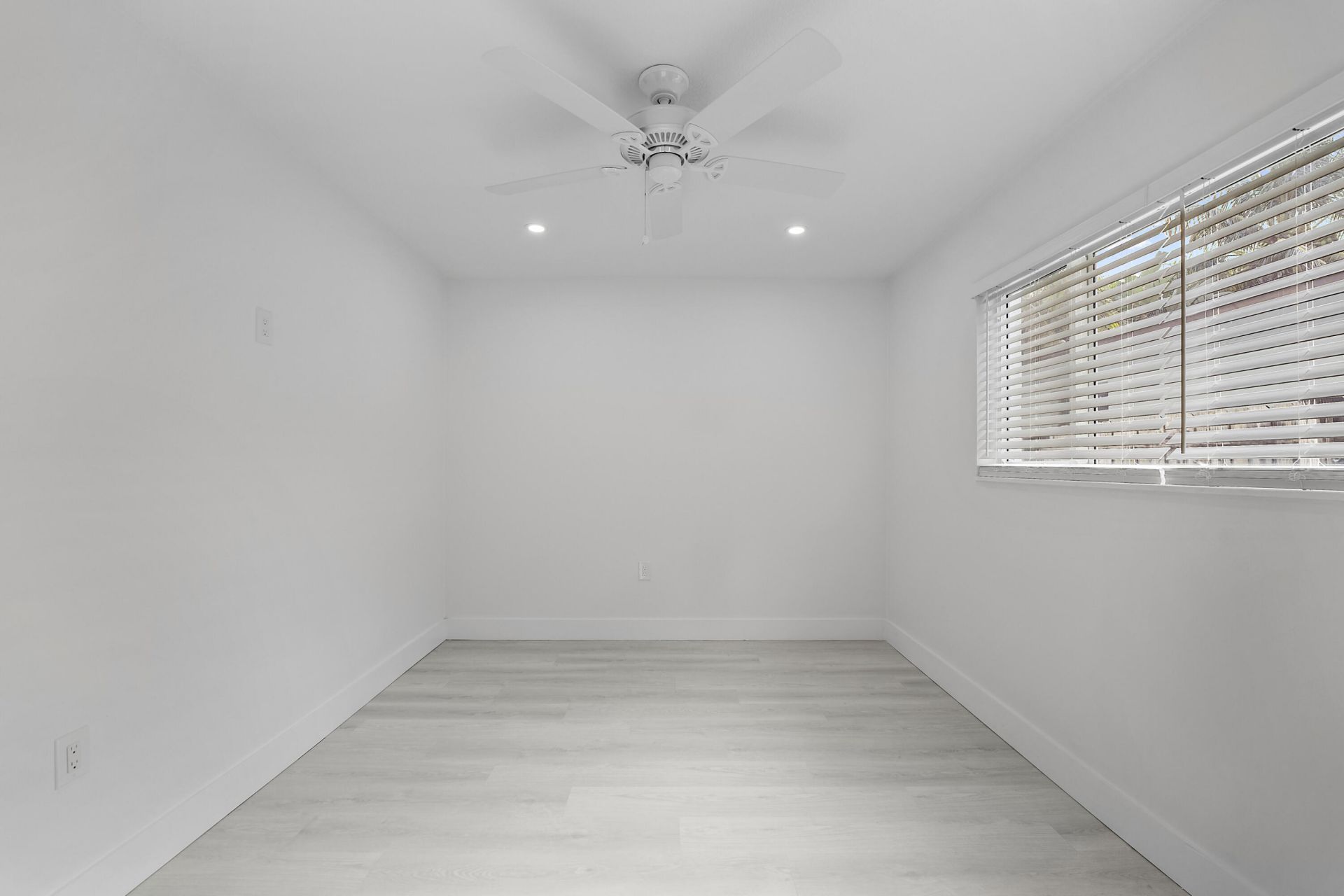1279 Beach Road, Unit 3, West Palm Beach, FL 33404 Photo