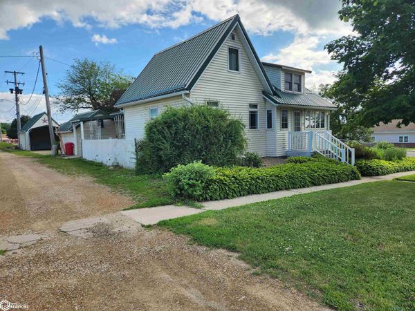 207 W State Street, Toledo, IA 52342