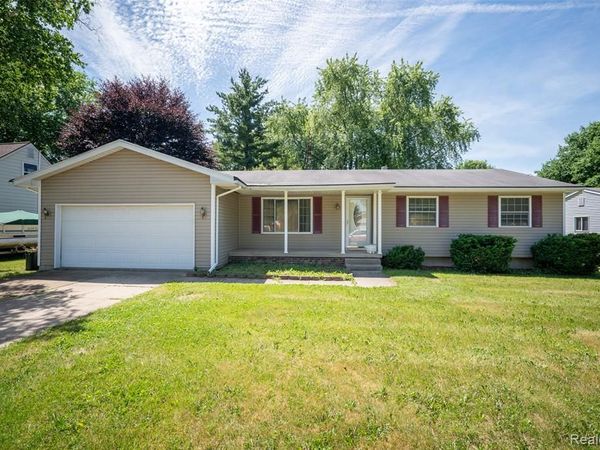 1518 Diane Drive, Flushing, MI 48433