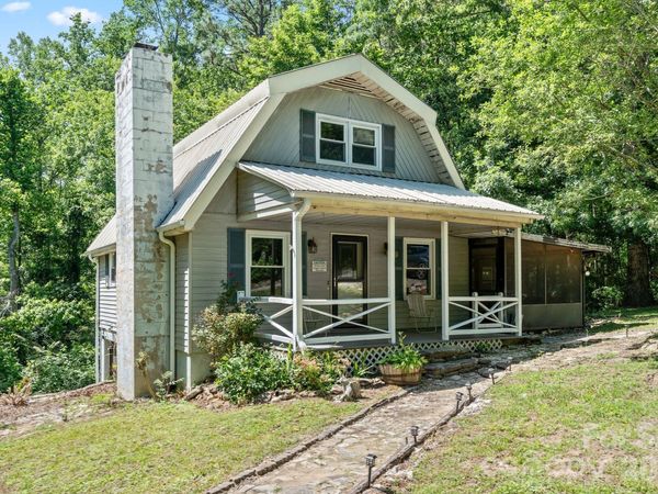 177 E Poplar Drive, Hendersonville, NC 28792