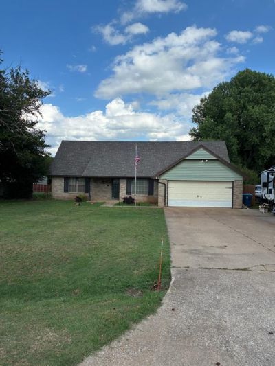 130 Pinewood Drive, Tuttle, OK 73089 Main Photo