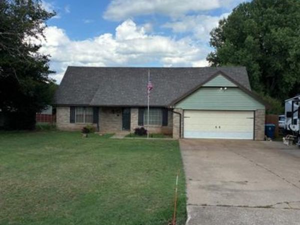 130 Pinewood Drive, Tuttle, OK 73089