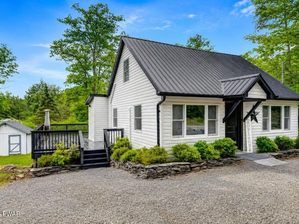 959 Rt 507, Greentown, PA 18426