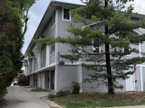 425 S Harvey Avenue, Unit E, Oak Park, IL 60302