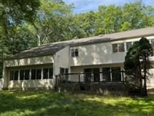 1117 Cedar Ridge Road , Oyster Bay, NY 11771