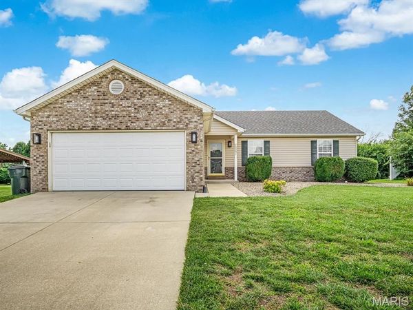 1339 Summerfield , Waterloo, IL 62298
