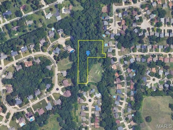 37 Oak Bend Dr , St Peters, MO 63376