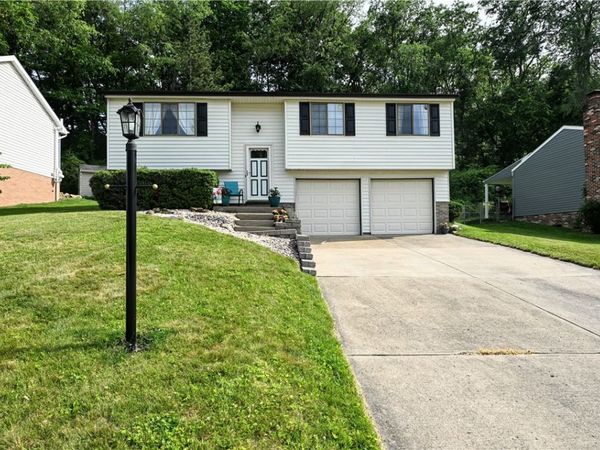 1264 Armstrong Dr, South Park, PA 15129