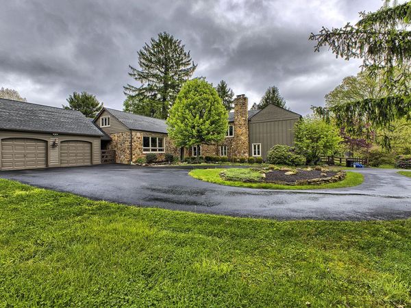 233 St Ives Drive, Greensburg, PA 15601