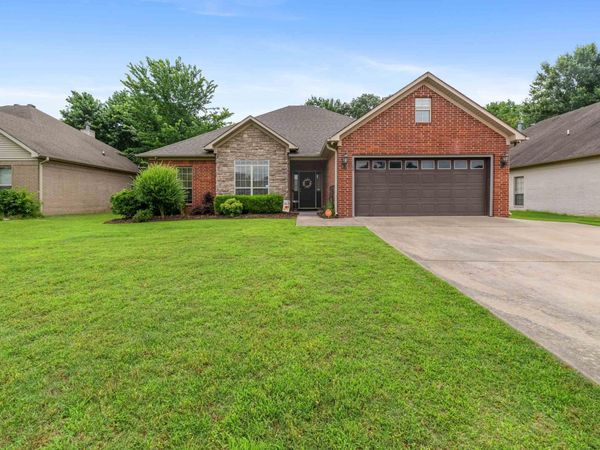 1160 Champions , Conway, AR 72034