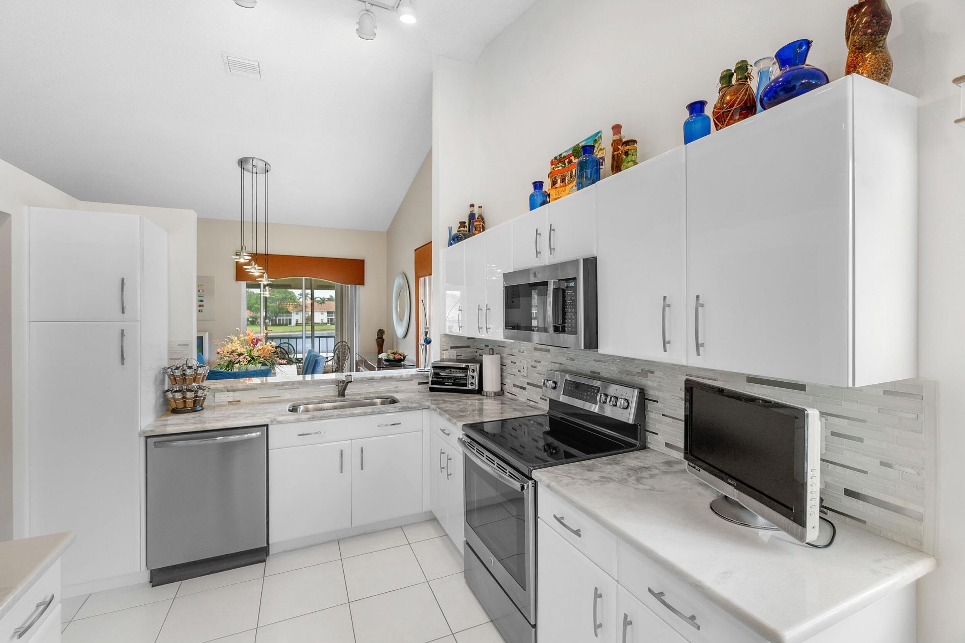 9829 Seacrest Circle, Unit 202, Boynton Beach, FL 33437 Photo