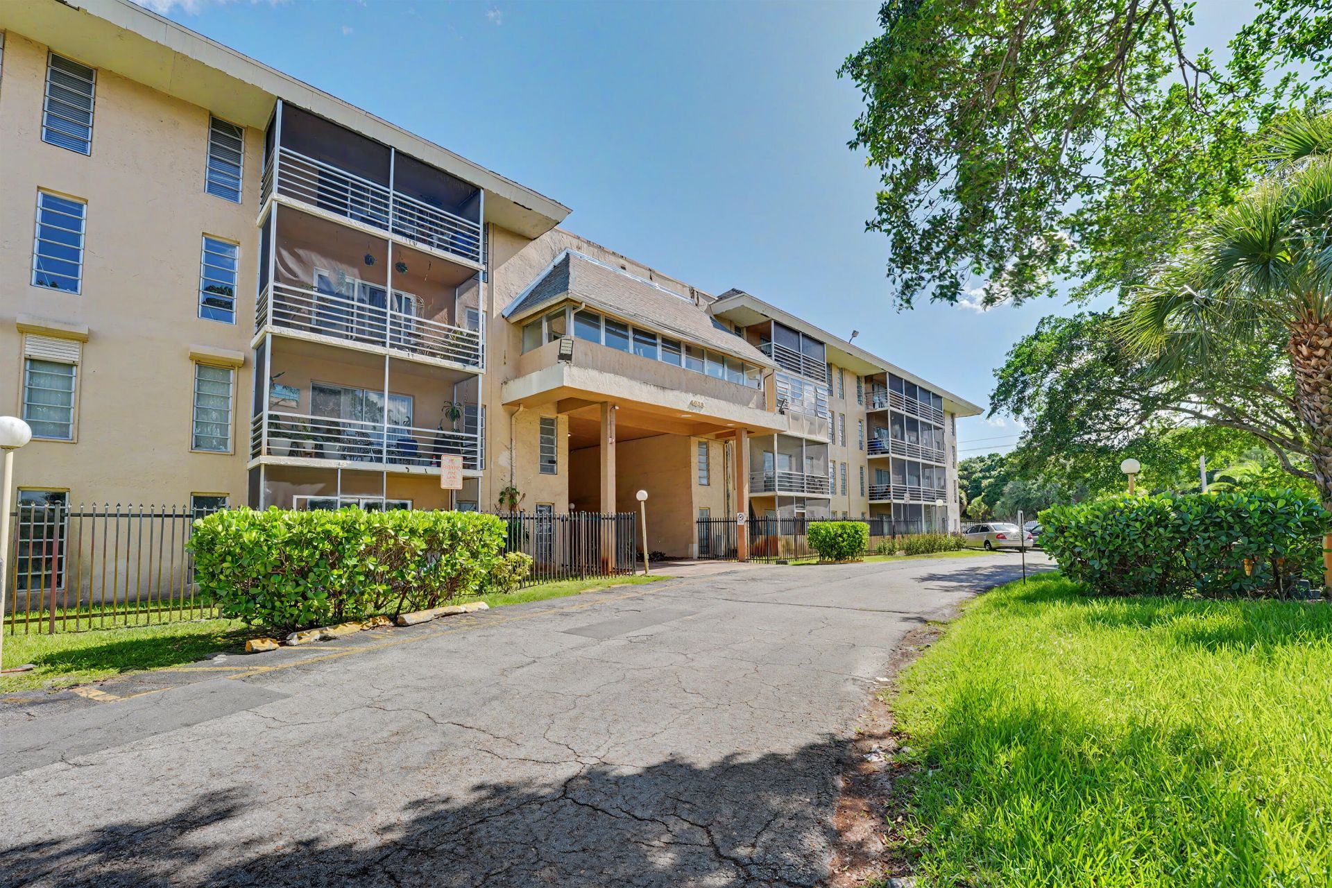 4848 NW 24th, Unit 105, Lauderdale Lakes, FL 33313 Photo