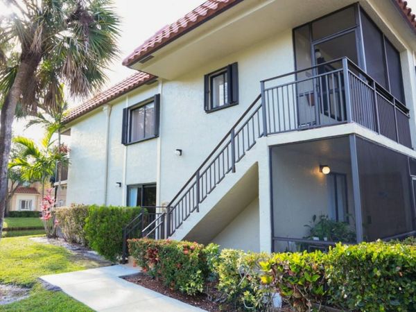 428 Lakeview Drive, Unit 201, Weston, FL 33326
