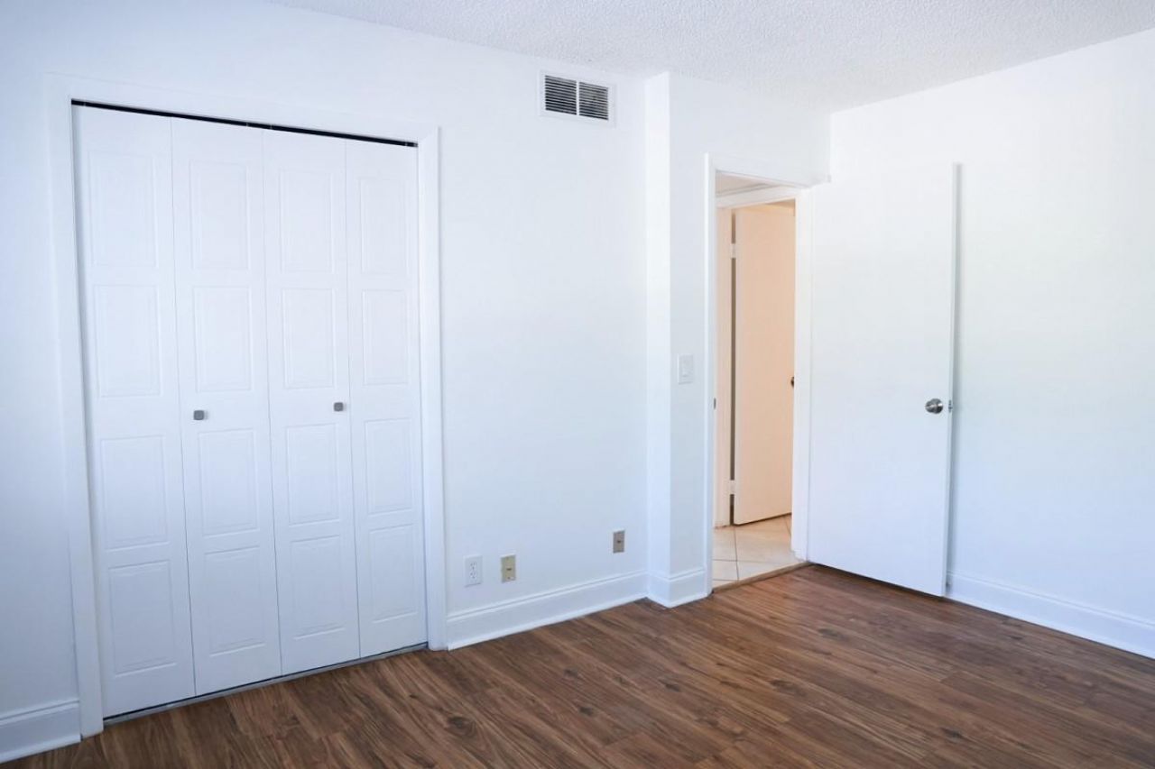 428 Lakeview Drive, Unit 201, Weston, FL 33326 Photo