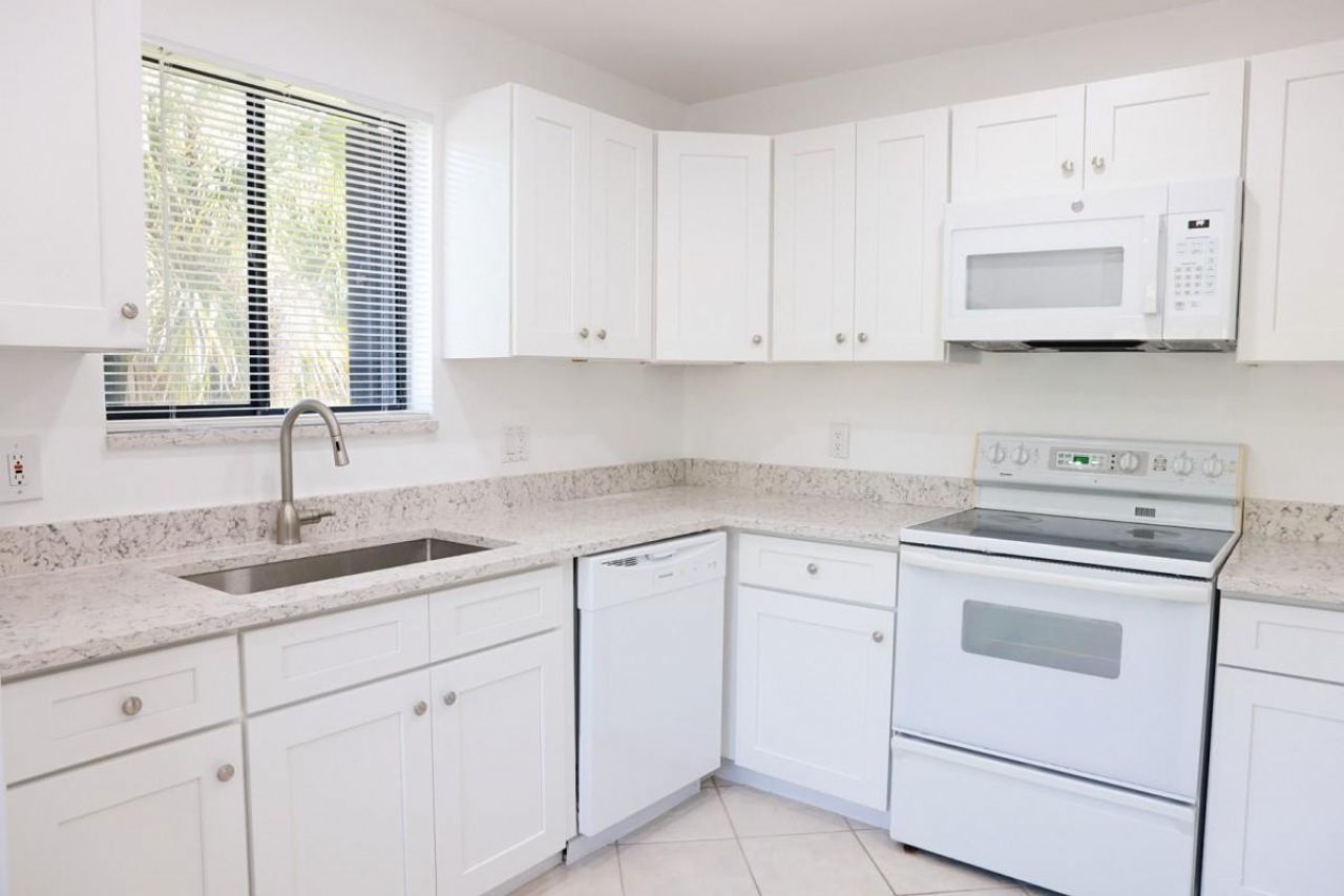 428 Lakeview Drive, Unit 201, Weston, FL 33326 Photo