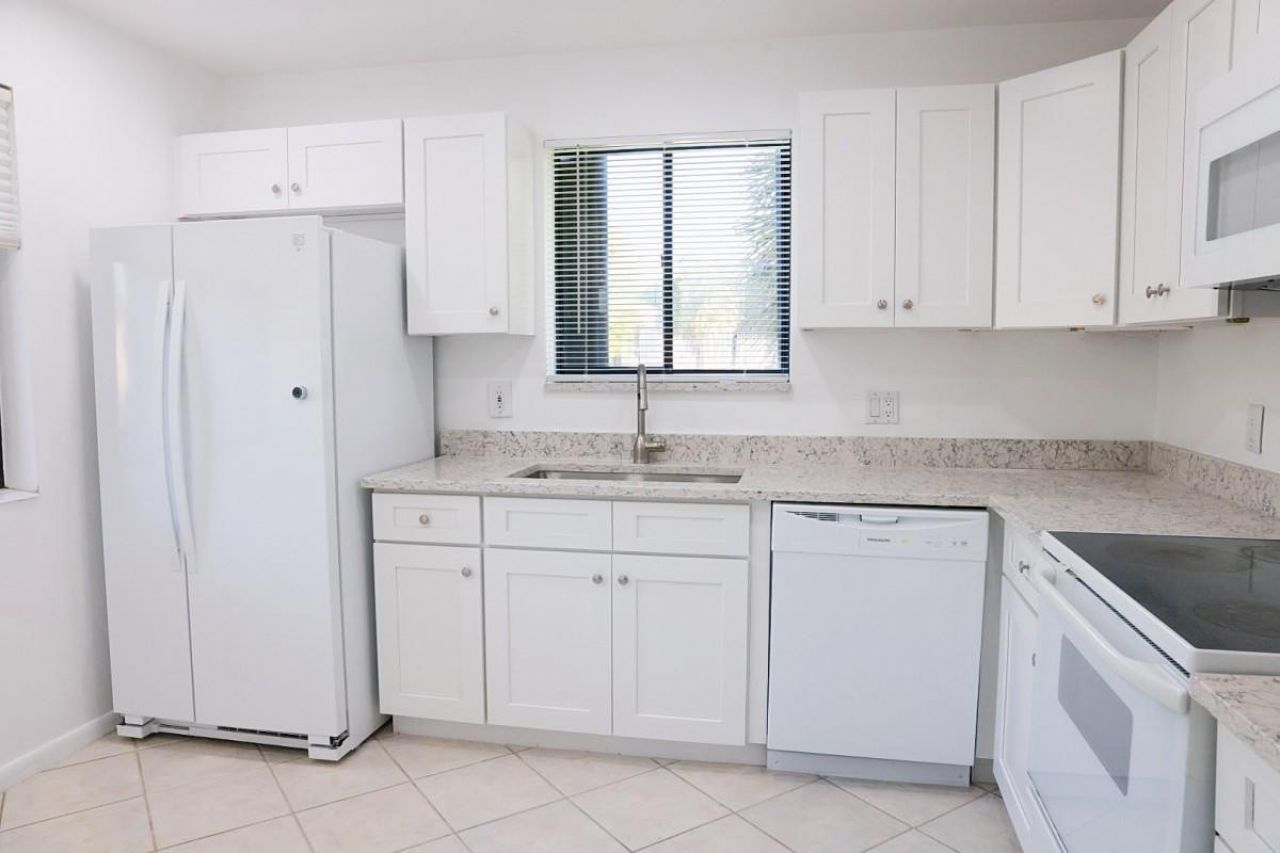 428 Lakeview Drive, Unit 201, Weston, FL 33326 Photo
