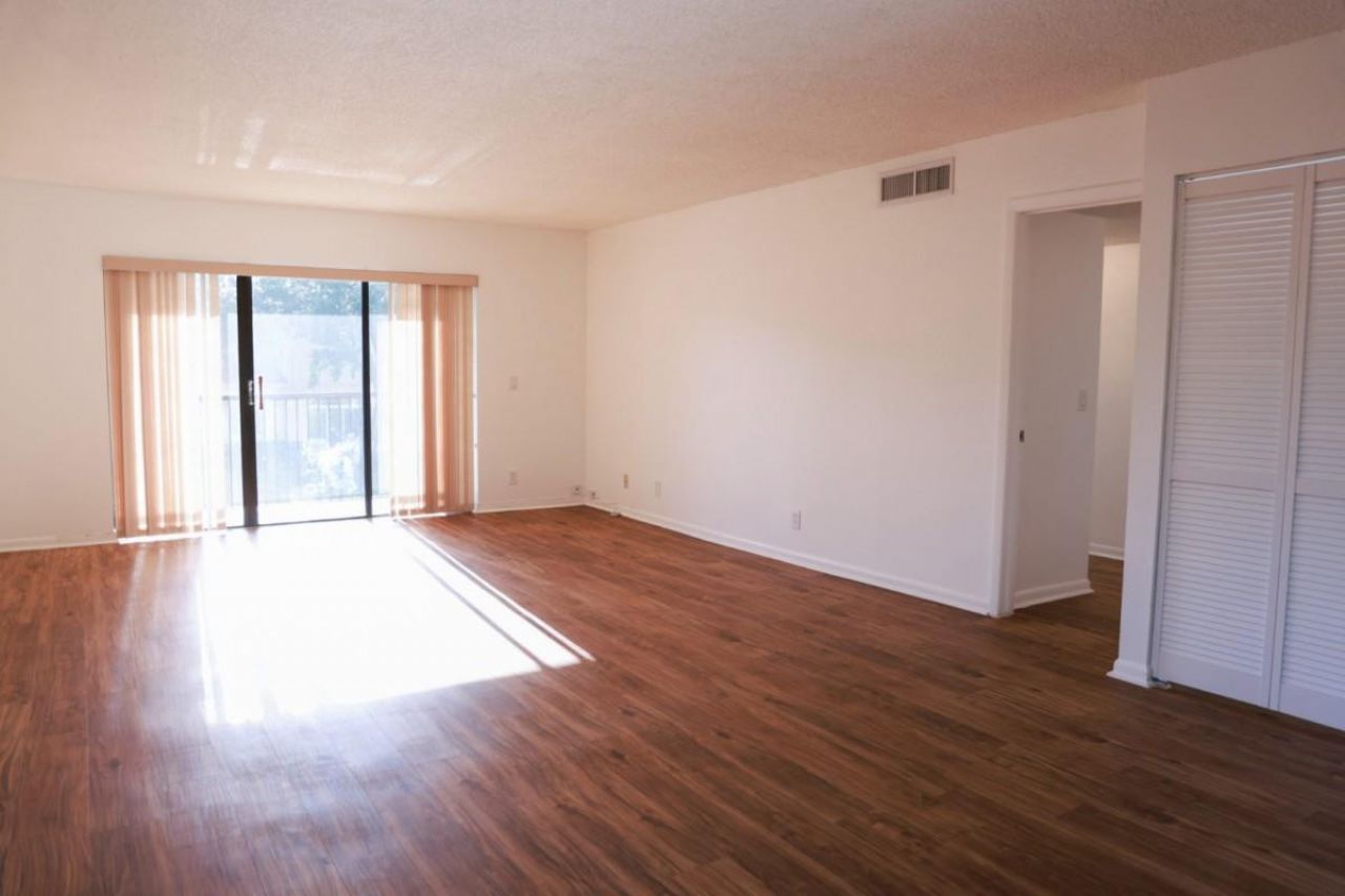 428 Lakeview Drive, Unit 201, Weston, FL 33326 Photo