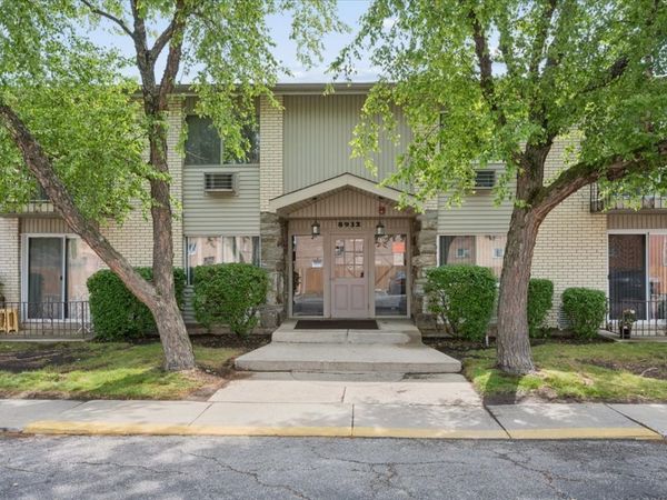 8932 Steven Drive , Unit 2C, Des Plaines, IL 60016