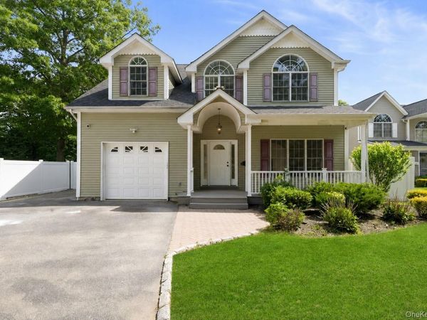 40 Muncey Road , Bay Shore, NY 11706