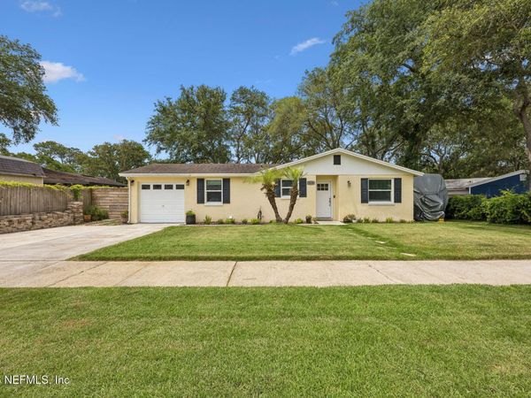 2638 STERN Drive N, Jacksonville, FL 32233