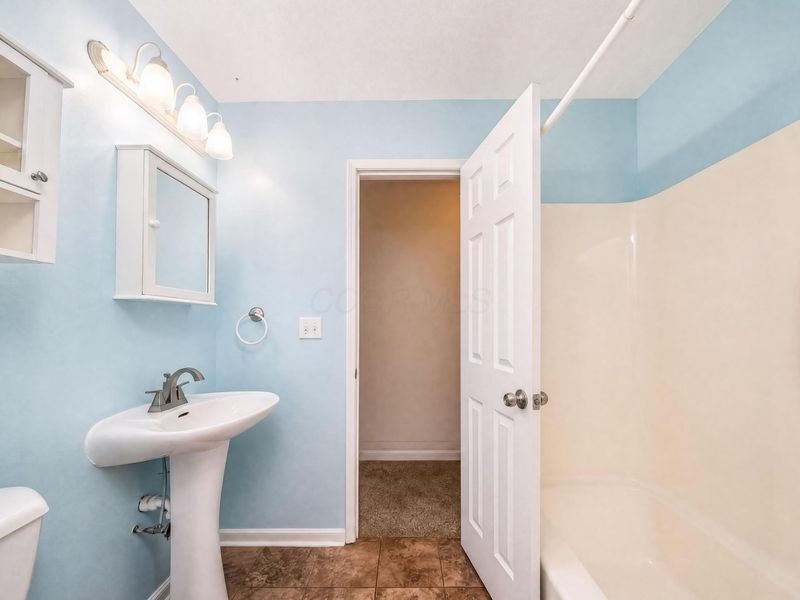 253 Washington Avenue , London, OH 43140 Photo 16