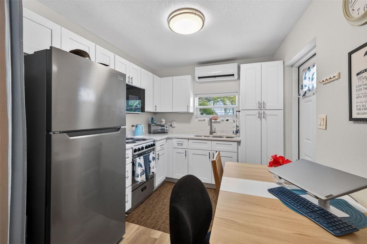 825 46th Street N, Unit B, Saint Petersburg, FL 33713 Photo