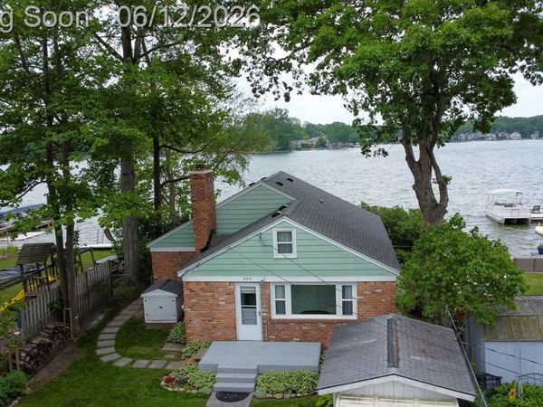 8691 Cooley Lake Road, Commerce Twp, MI 48382
