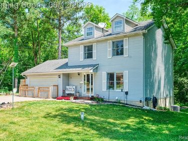 8639 Legrand Drive, Hamburg Twp, MI 48116