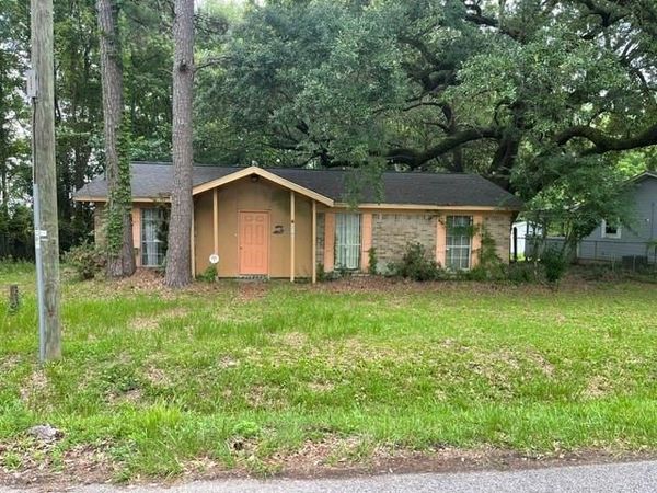 2101 Hoppin Street, Mobile, AL 36605