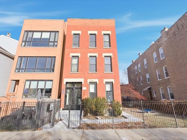 1322 W Ohio Street, Unit 1F, Chicago, IL 60642