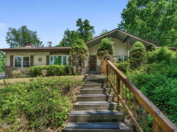 17 Huntington Parkway, Ballston Lake, NY 12019