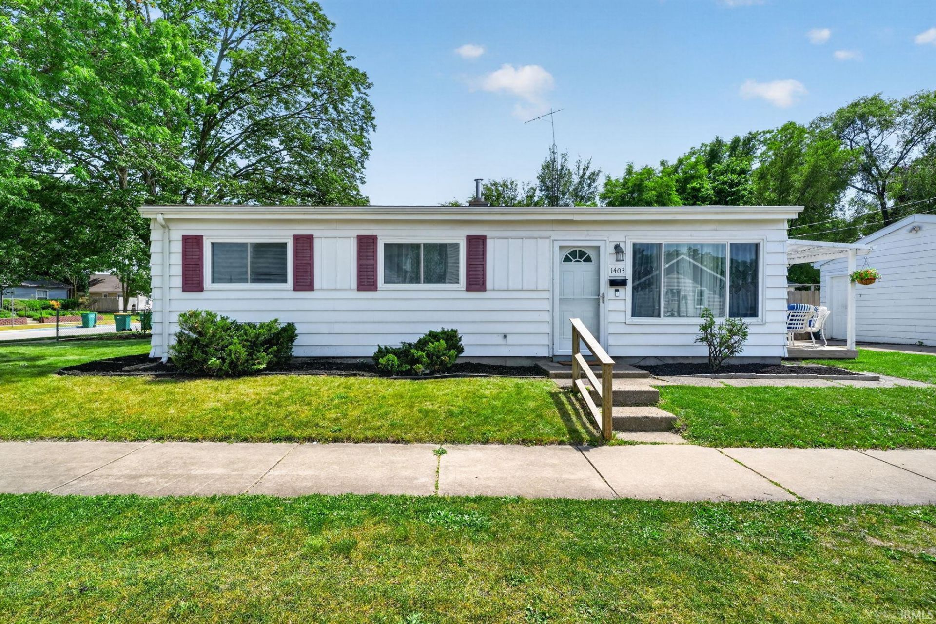 1403 W 6th Street, Mishawaka, IN 46544 Main Photo