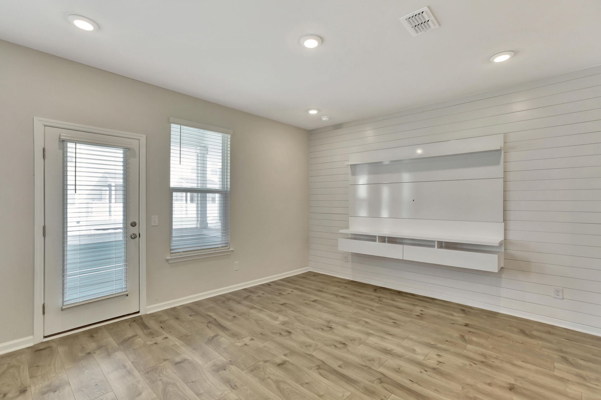 306 Pathfinder Way Photo 12