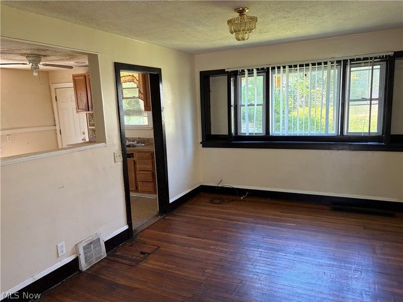 11905 Shadeland Avenue , Cleveland, OH 44108 Photo 4