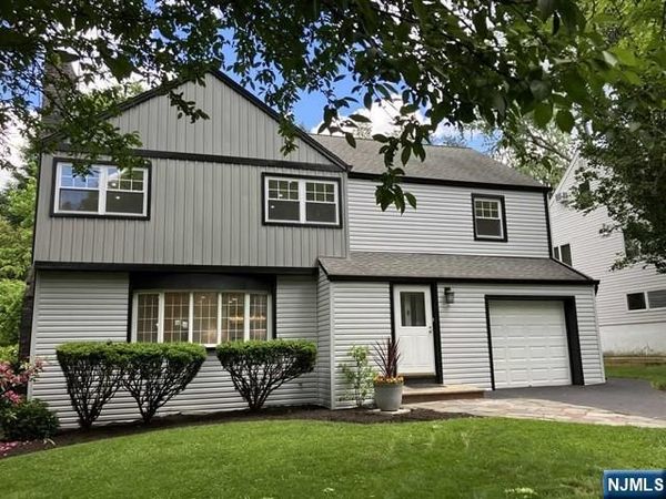701 Sunderland Road, TEANECK, NJ 07666