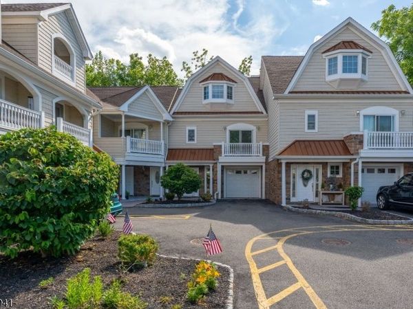 19 Riverbend Ct, New Providence, NJ 07974
