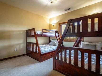 16725 Skislope Way, Unit #5, Truckee, CA 96161 Photo