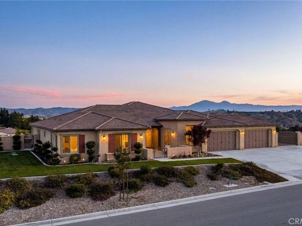 16105 Gallery Heights Drive, Riverside, CA 92504