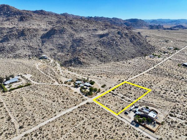 227 Sullivan Road , 29 Palms, CA 92277