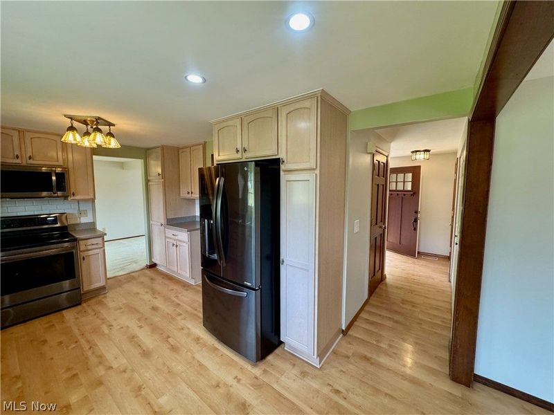 975 Deepwood Drive, Macedonia, OH 44056 Photo 7