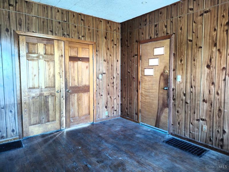 200 Maple Street, Elmwood Place, OH 45216 Photo 9