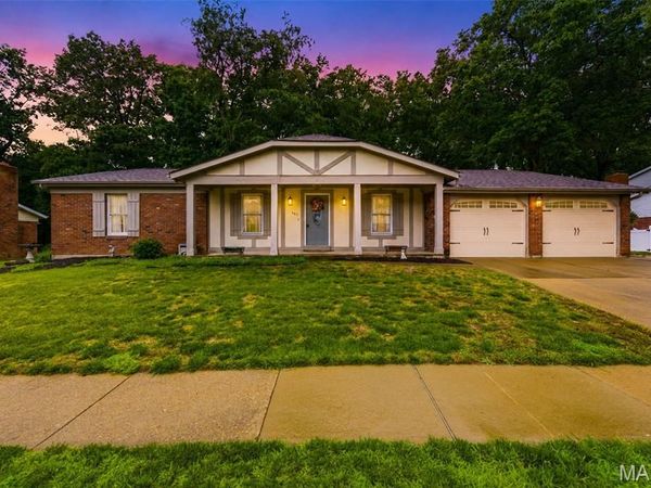 537 Huntercreek Ridge Court , Des Peres, MO 63131