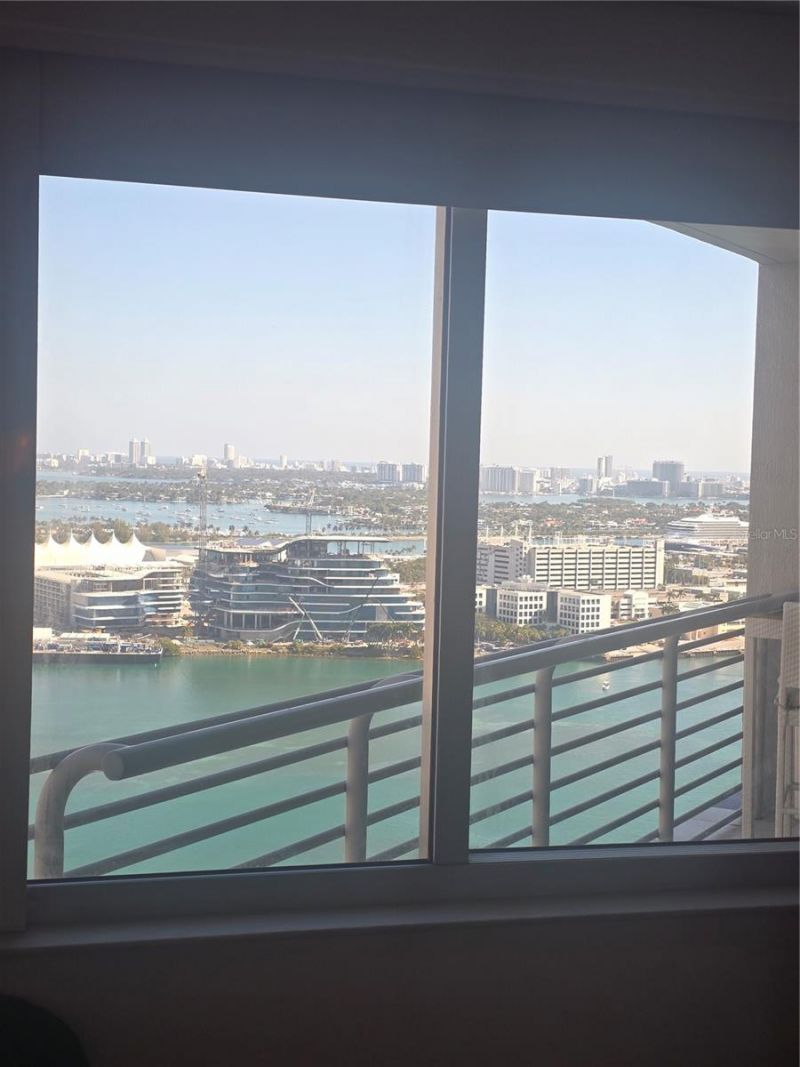 335 S Biscayne Boulevard, Unit 3400, Miami, FL 33131 Photo