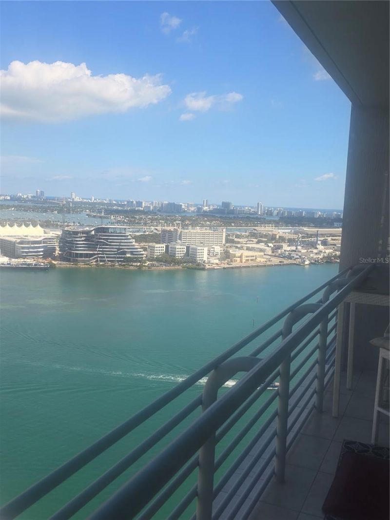 335 S Biscayne Boulevard, Unit 3400, Miami, FL 33131 Photo