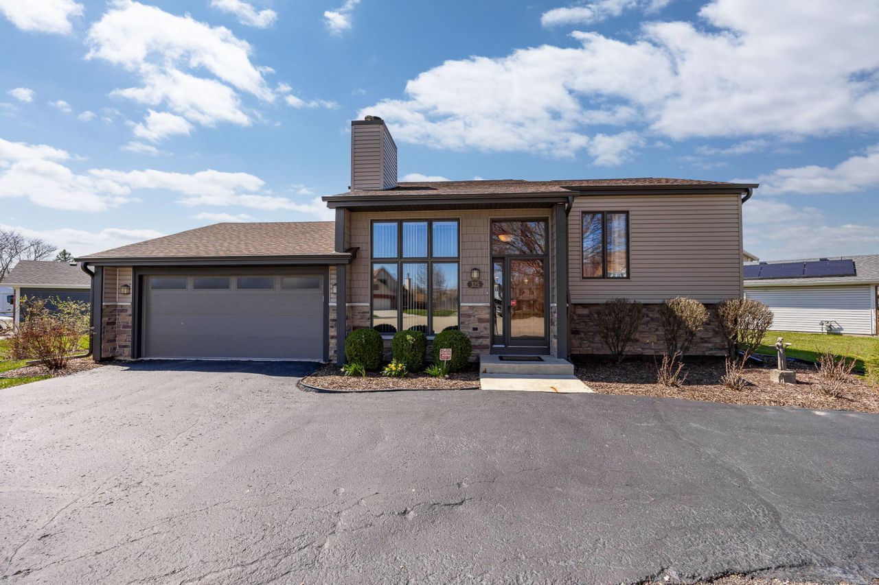 325 Homewood Drive , Bolingbrook, IL 60440